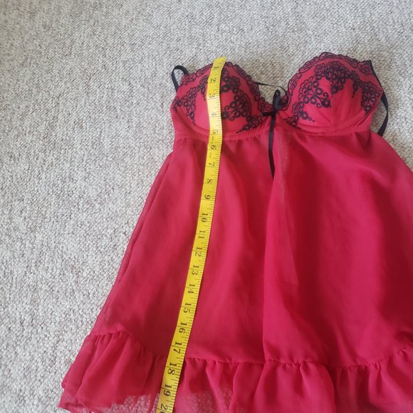 Red and black ruffled lingerie - Picture 9 of 9